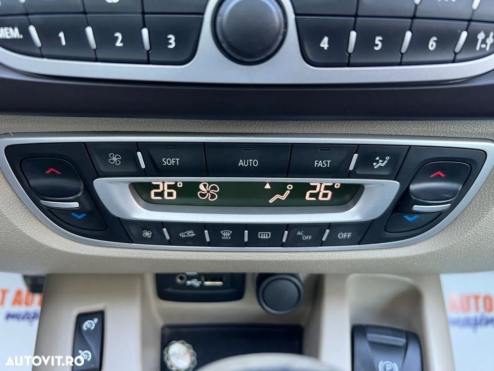 Renault Grand Scenic - 10