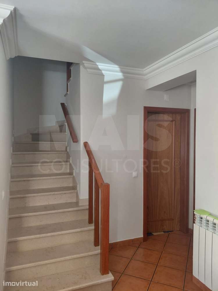 Moradia T4 com Jardim, Garagem e Churrasqueira no Centro de Olho Ma... - Grande imagem: 5/21