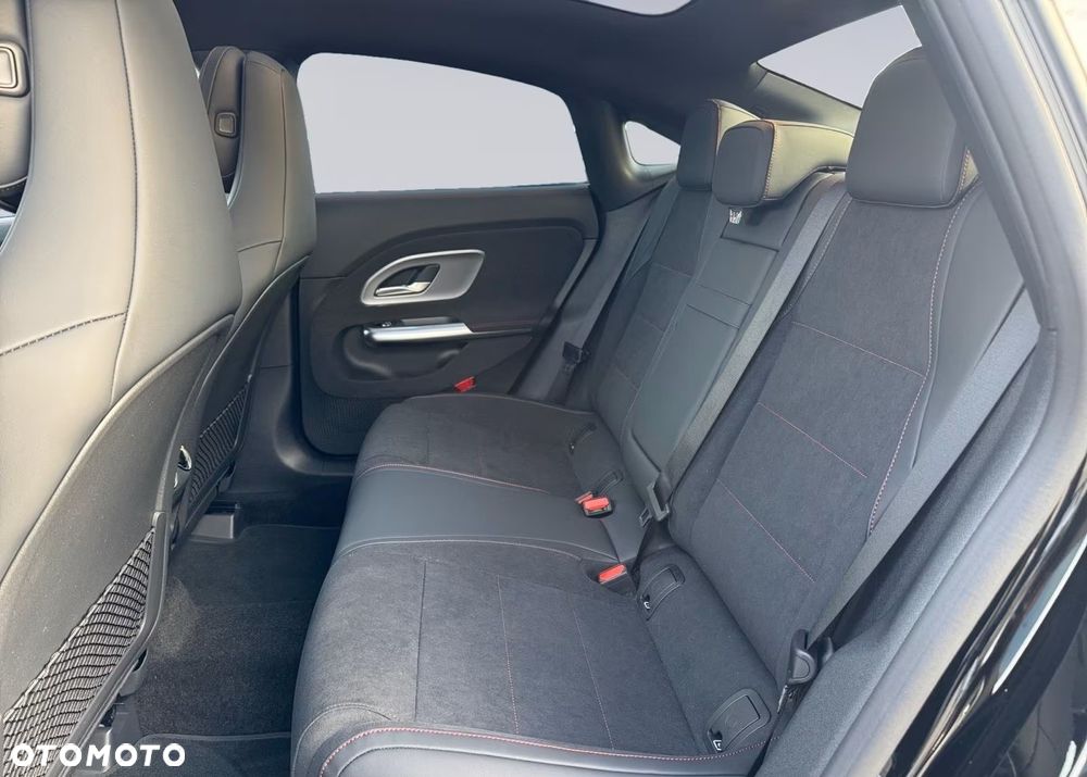 Mercedes-Benz CLA 200 mHEV 8G-DCT - 13