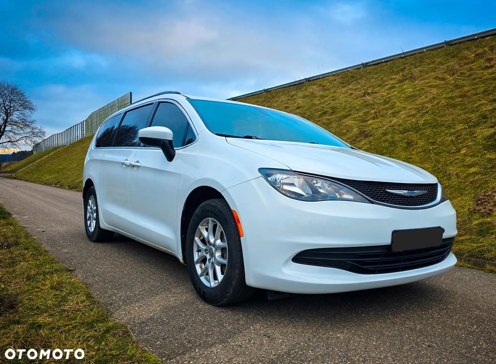 Chrysler Pacifica - 4