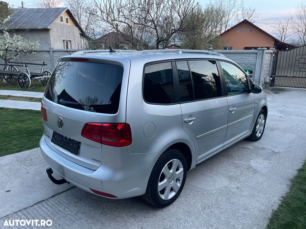 Volkswagen Touran - 4