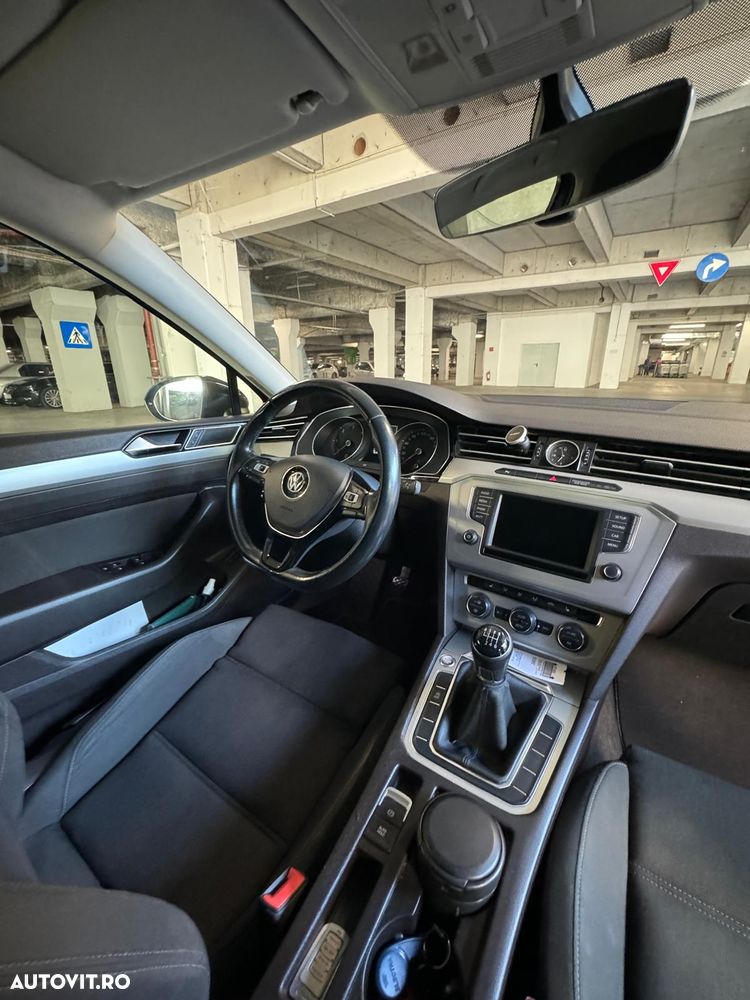 Volkswagen Passat 2.0 TDI Comfortline - 11