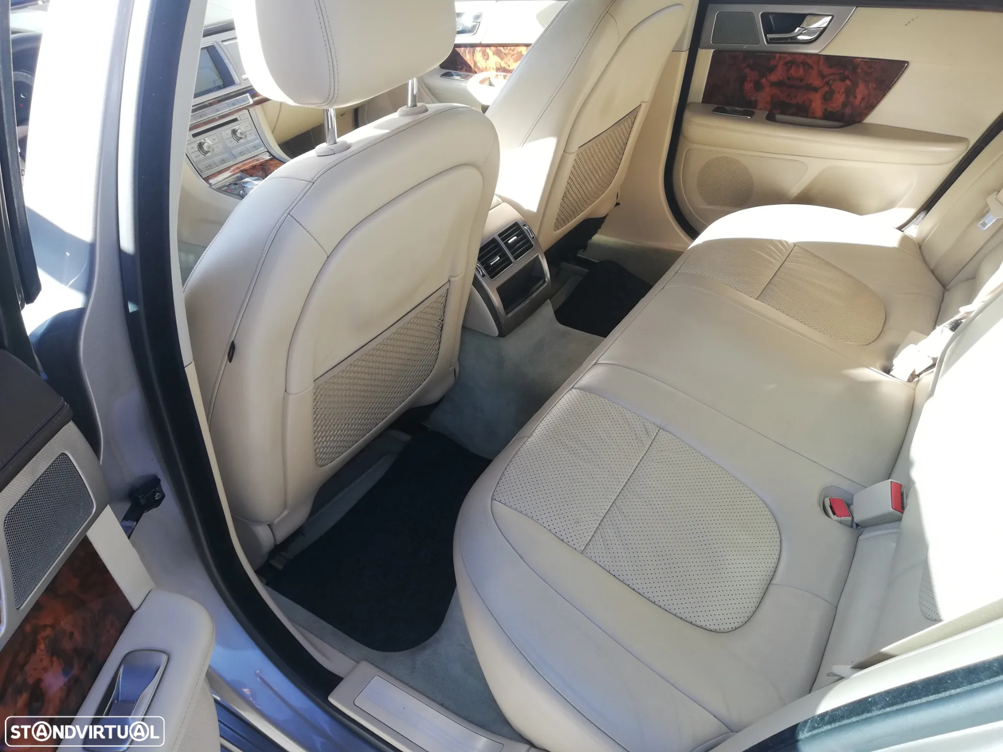 Jaguar XF 2.7 D V6 Premium Luxury - 18