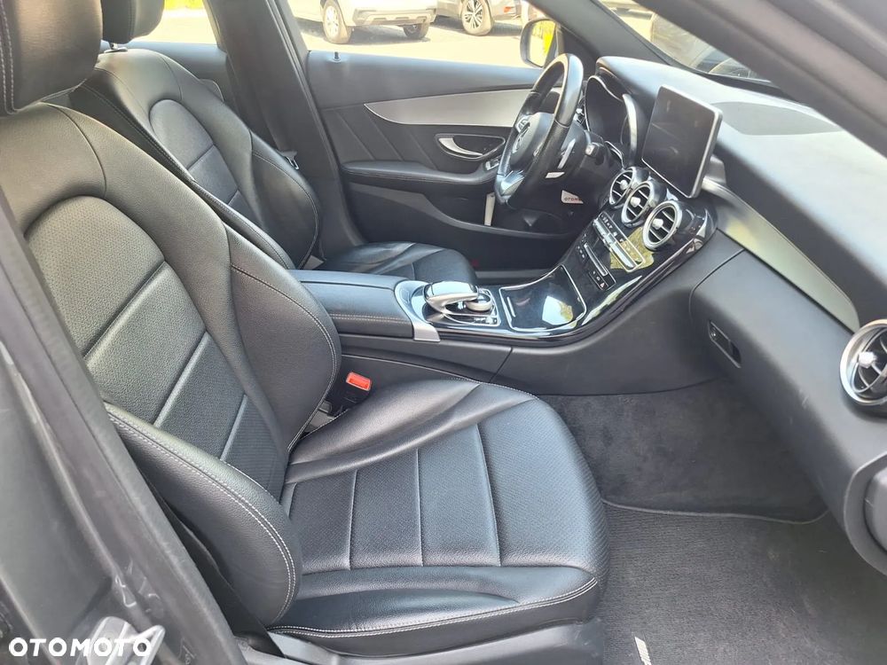 Mercedes-Benz Klasa C 250 d 4Matic T 9G-TRONIC AMG Line - 27