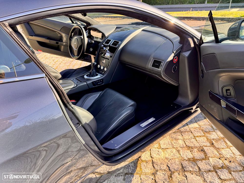 Aston Martin Vantage Coupe - 7