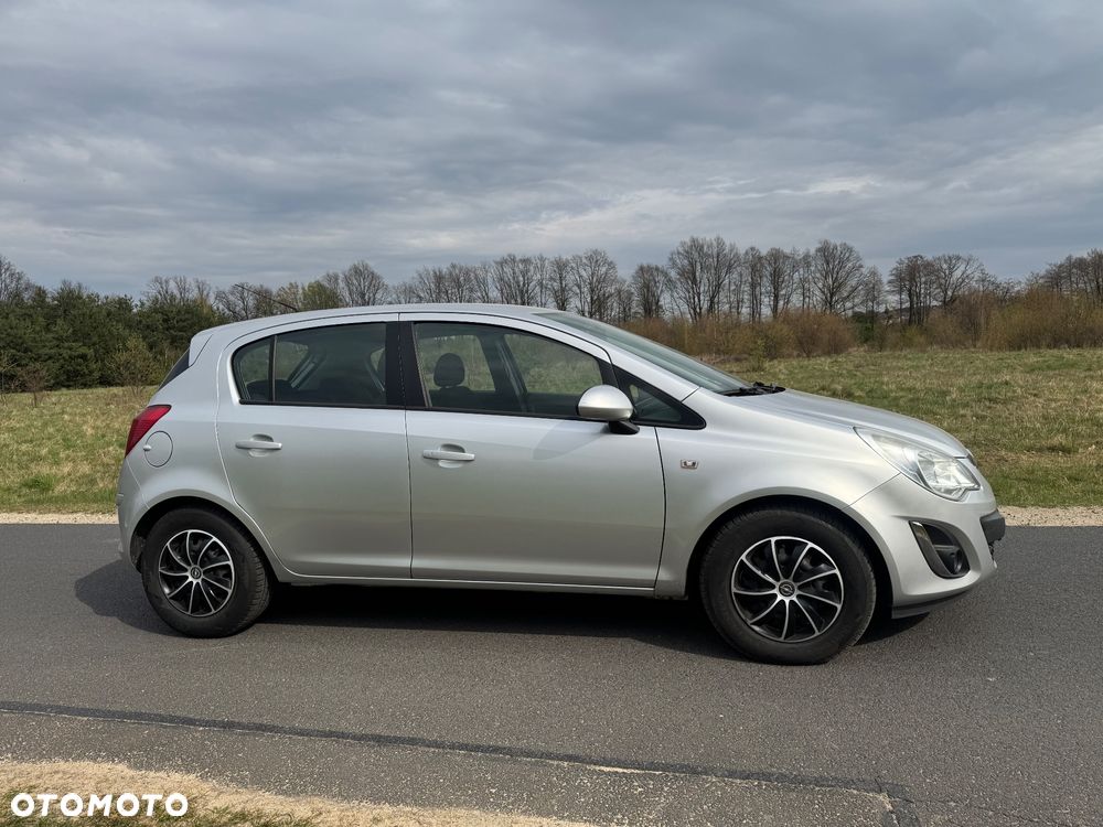 Opel Corsa 1.2 16V Essentia - 5