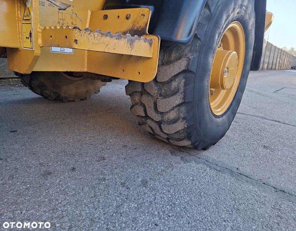 Caterpillar CAT 906 M - 24