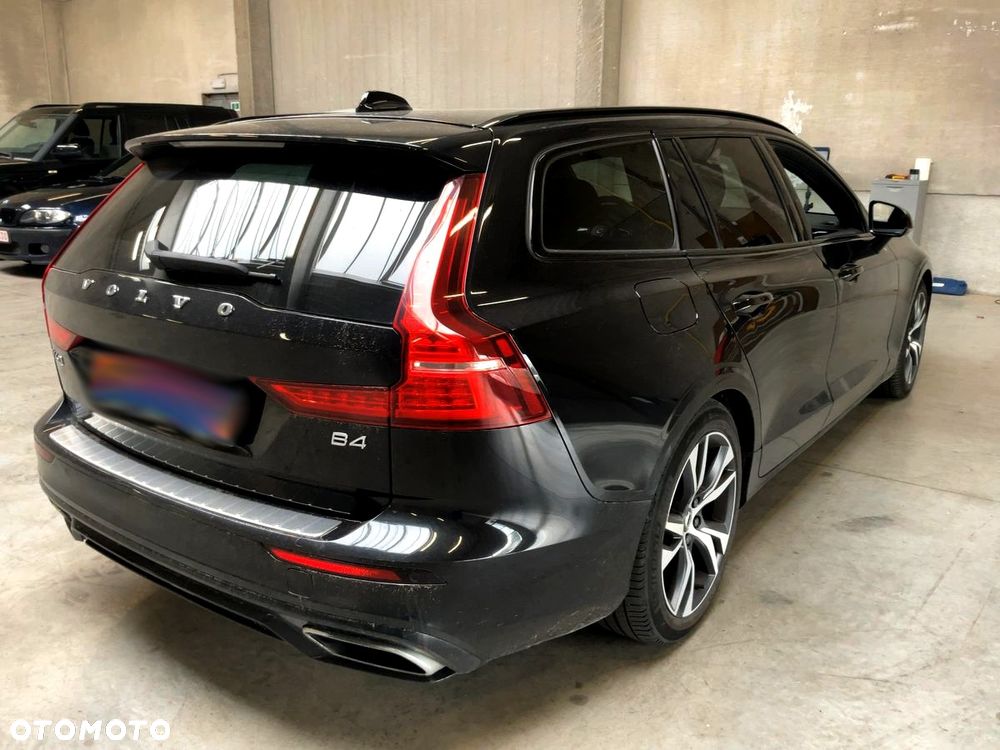 Volvo V60 B4 D R-Design - 3