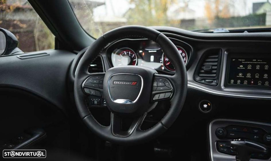 Dodge Challenger Auto SXT Plus - 24