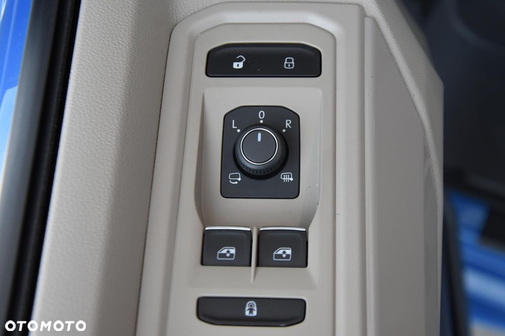 Volkswagen Multivan - 16