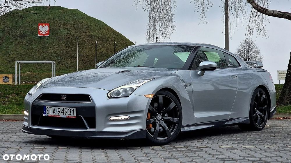 Nissan GT-R - 4