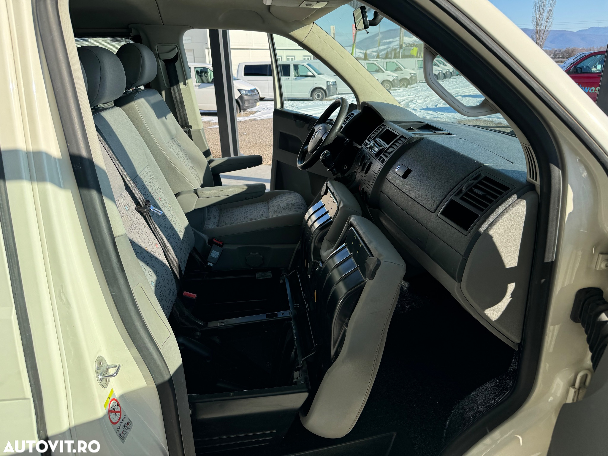 Volkswagen Caravelle - 20