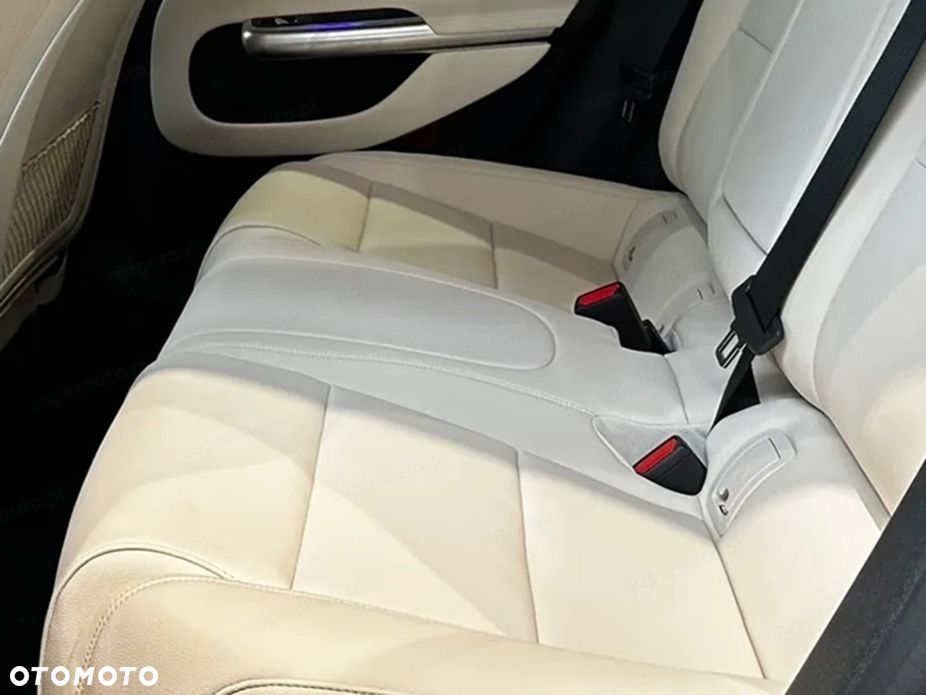 Mercedes-Benz GLB - 13