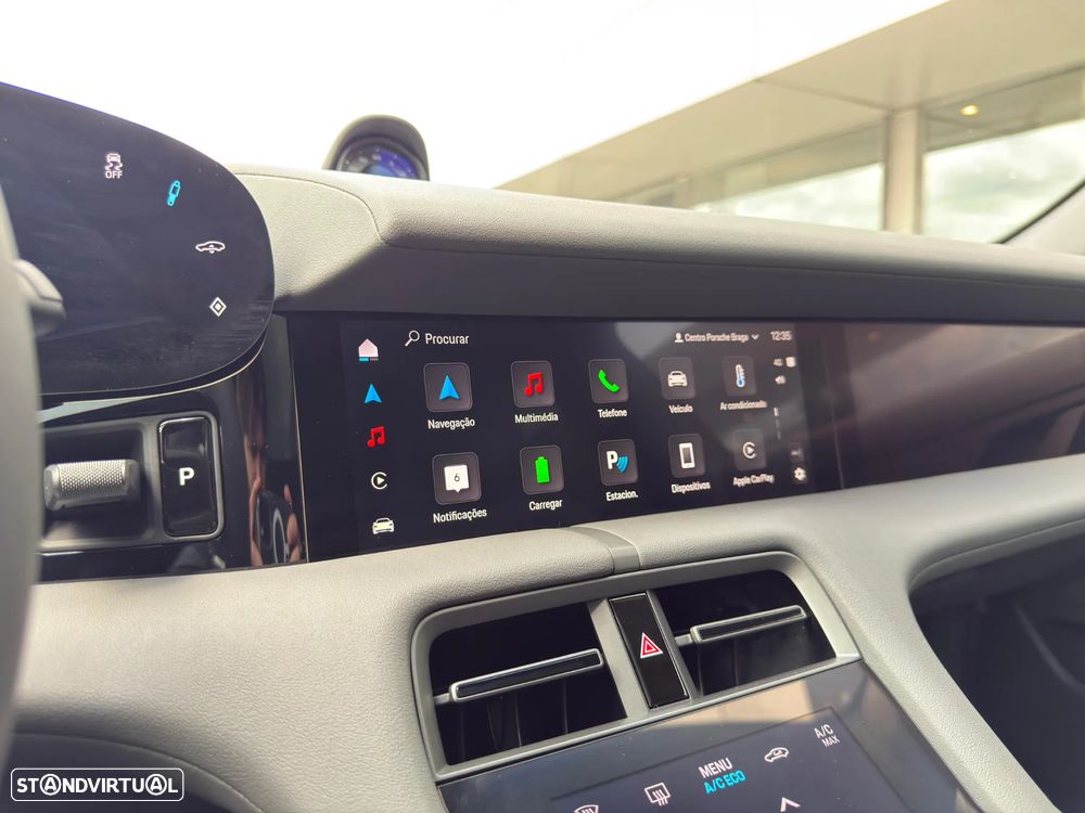 Porsche Taycan Sport Turismo - 26