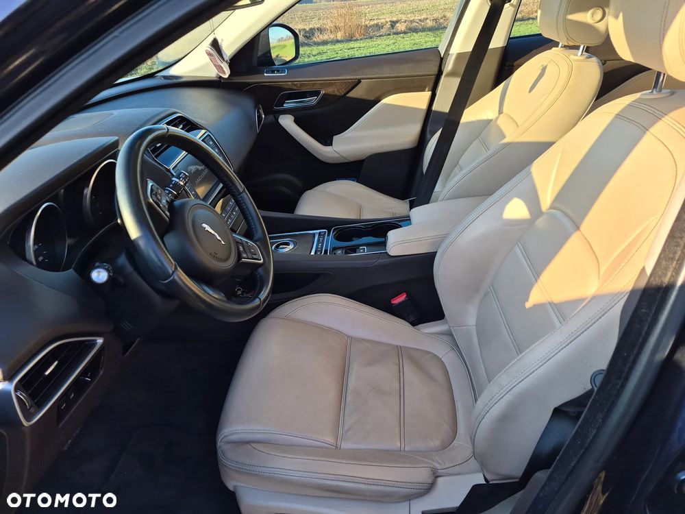Jaguar F-Pace 20d AWD Pure - 6