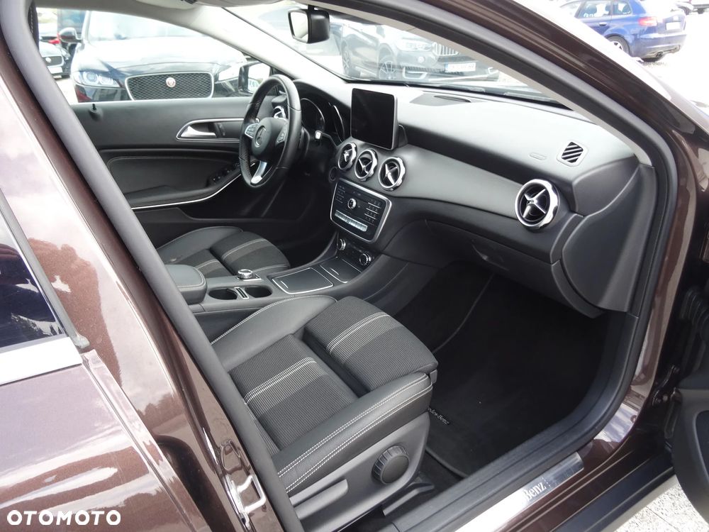 Mercedes-Benz GLA 200 d 4Matic 7G-DCT UrbanStyle Edition - 14