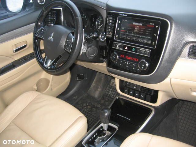Mitsubishi Outlander 2.0 Intense + SDA 4WD CVT - 19