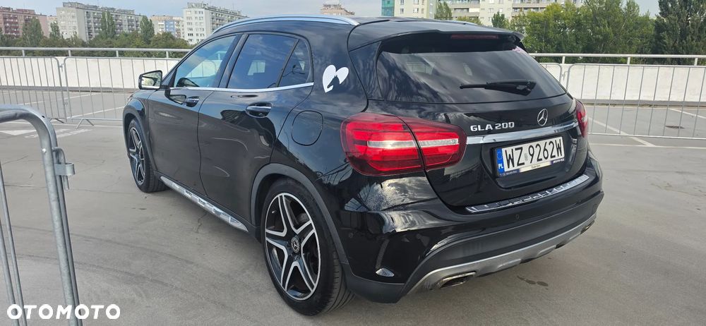Mercedes-Benz GLA 200 7G-DCT - 3