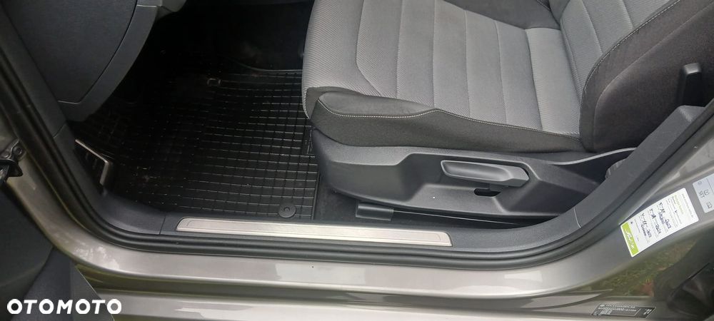 Volkswagen Golf - 28