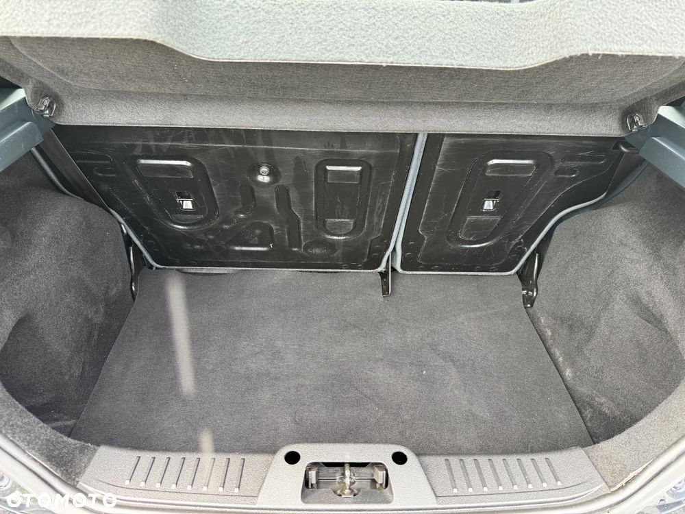 Ford Fiesta - 32