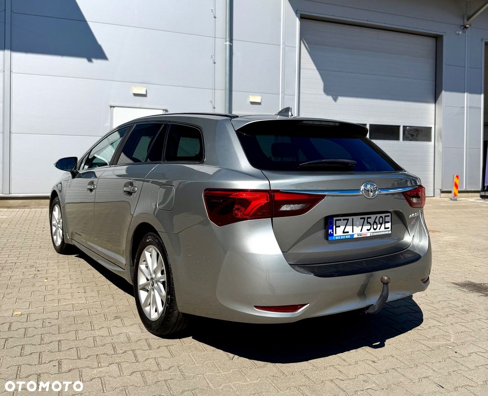 Toyota Avensis 1.8 Premium - 12