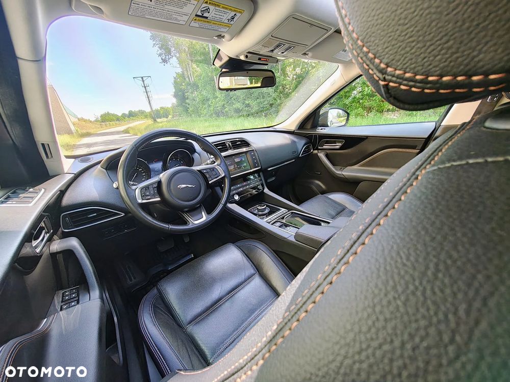 Jaguar F-Pace 2.0 i4P AWD Prestige - 12