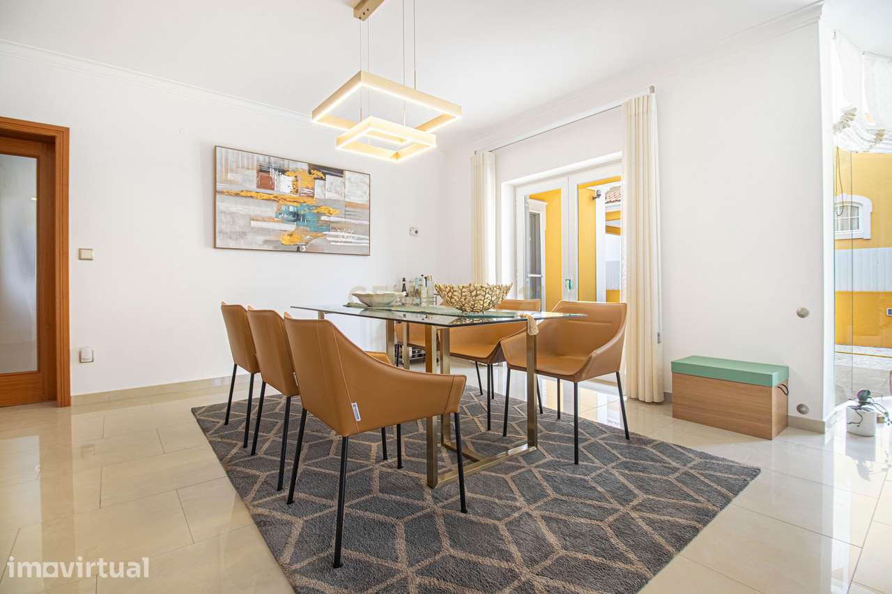 Elegante moradia T4, de arquitetura contemporânea, no coração de Torre - Grande imagem: 5/48