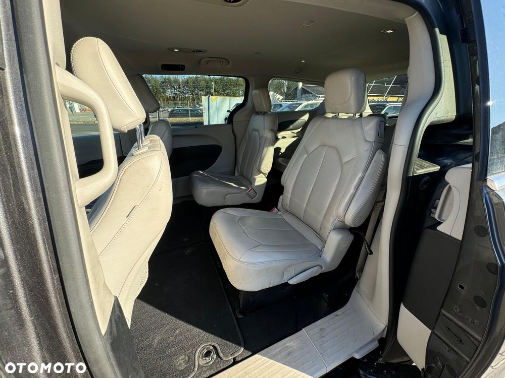 Chrysler Pacifica - 15