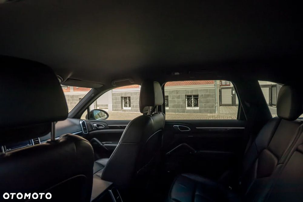 Porsche Cayenne Platinum Edition - 10