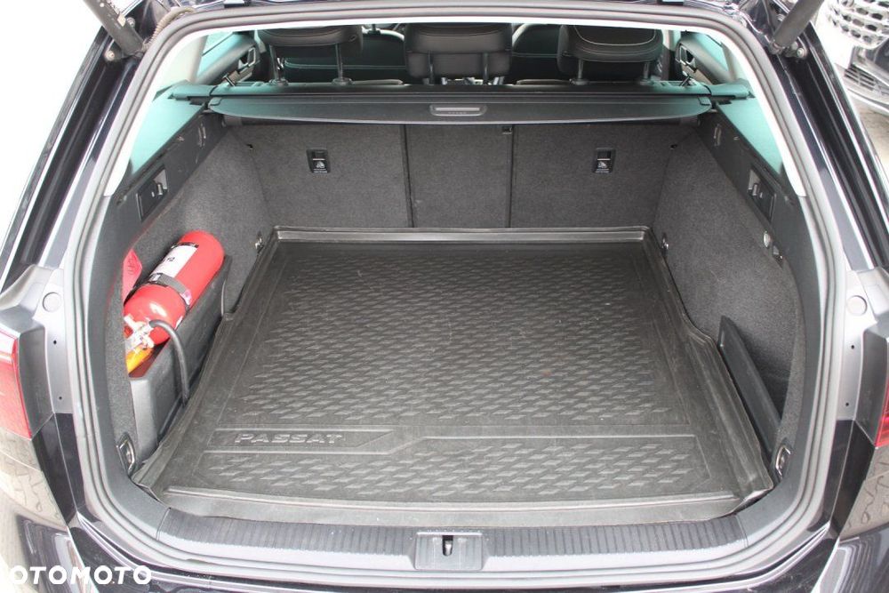 Volkswagen Passat - 12