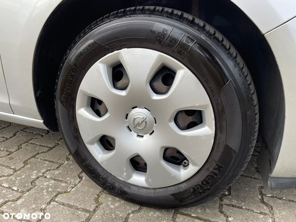 Opel Astra 1.6 Essentia - 15