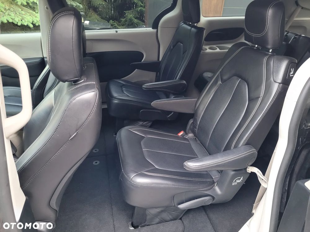 Chrysler Pacifica - 15