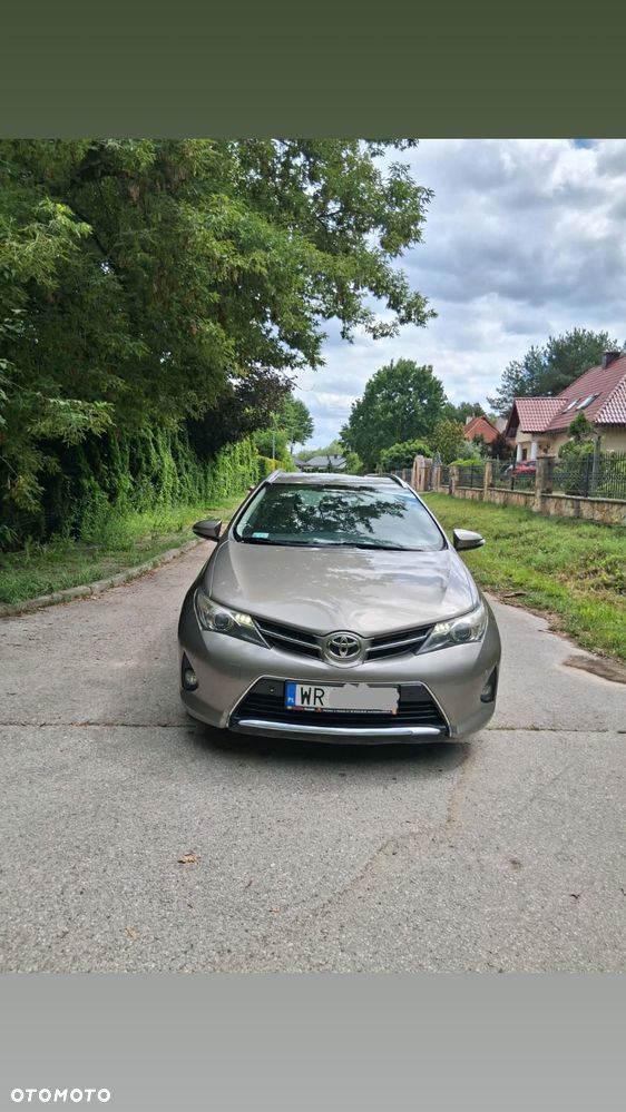 Toyota Auris 1.6 Premium Comfort - 1