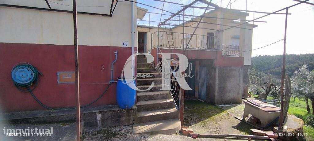 Moradia T3 com vários anexos, terreno e poço - Grande imagem: 3/58