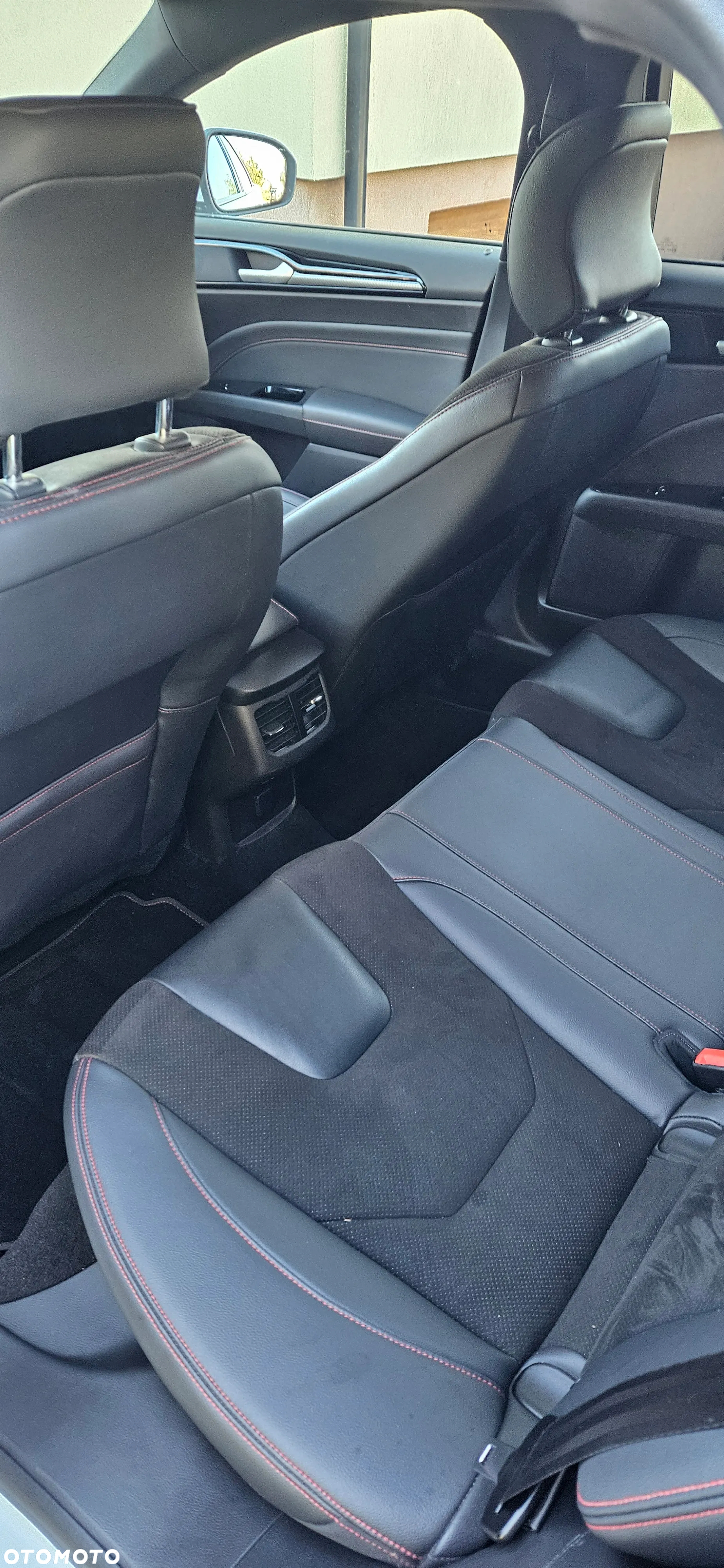 Ford Mondeo 2.0 Hybrid ST-Line X - 14