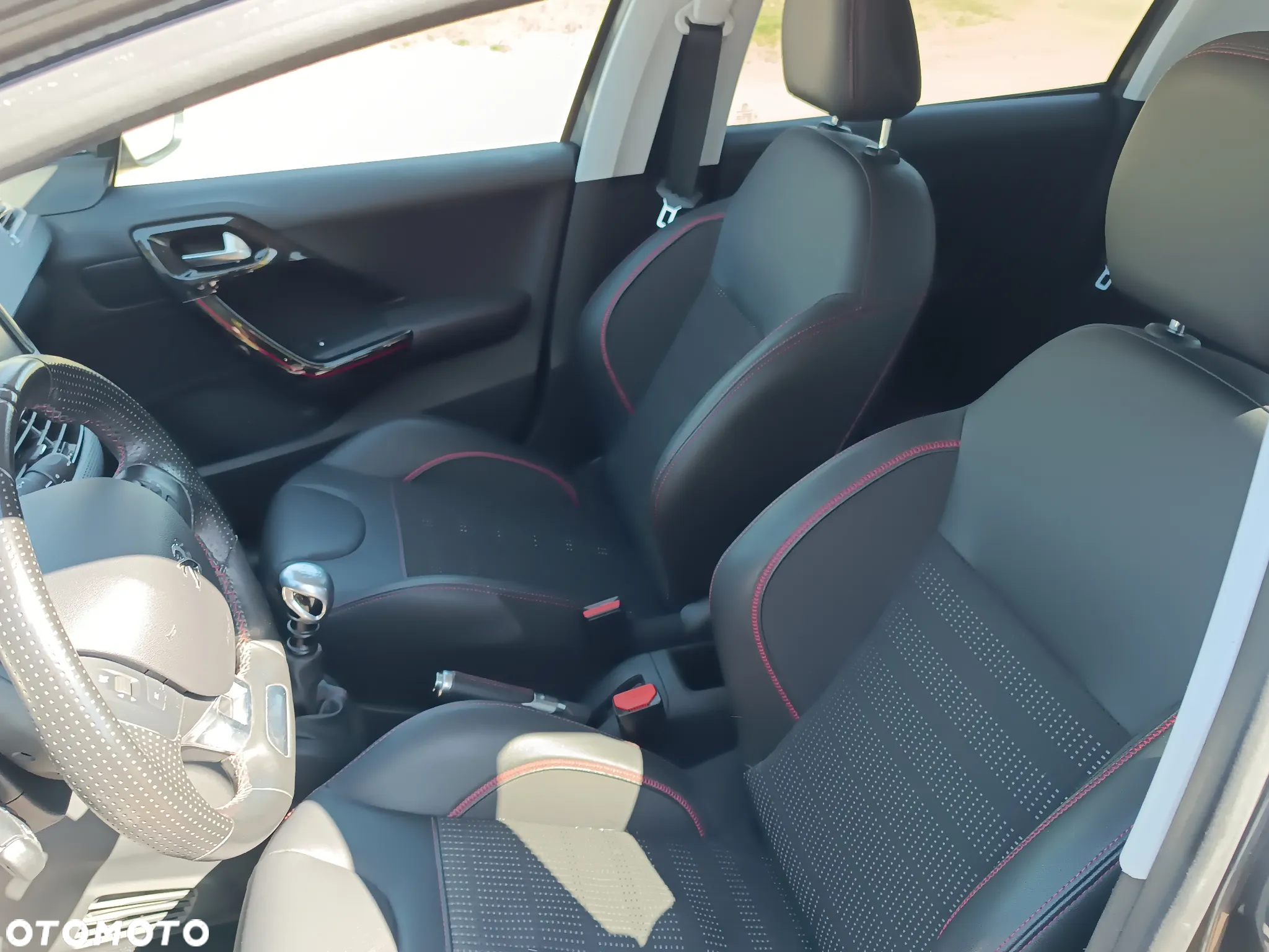 Peugeot 208 - 26