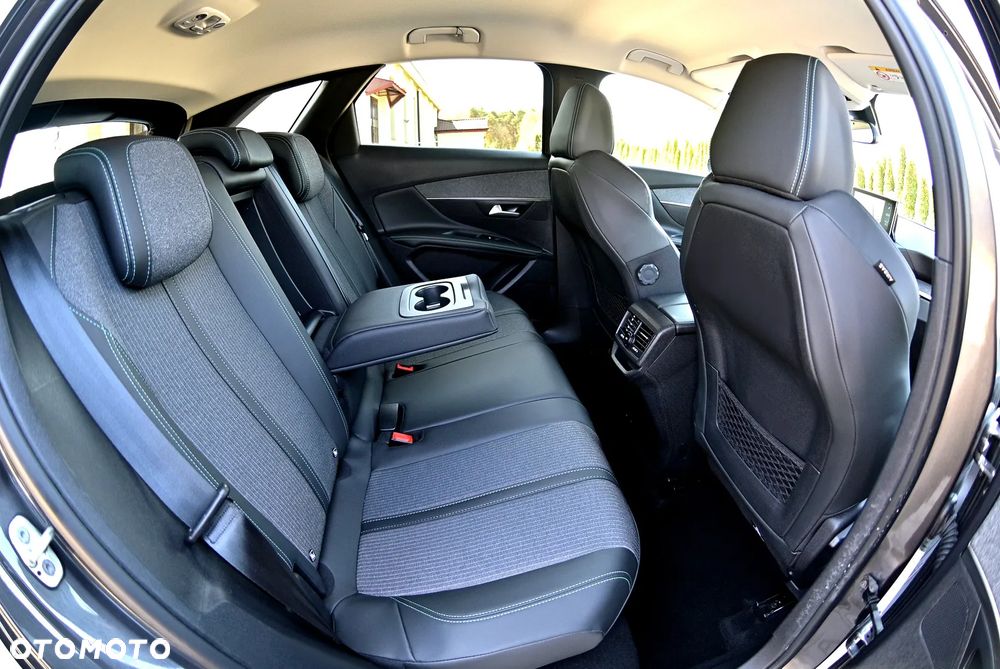 Peugeot 3008 BlueHDi 130 Stop & Start EAT8 Allure - 23