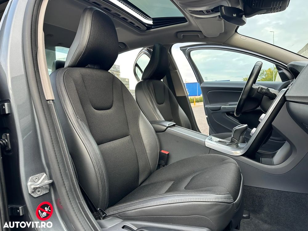 Volvo S60 D2 Geartronic Momentum - 24