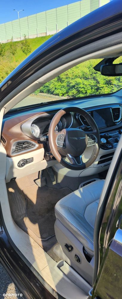 Chrysler Pacifica - 9