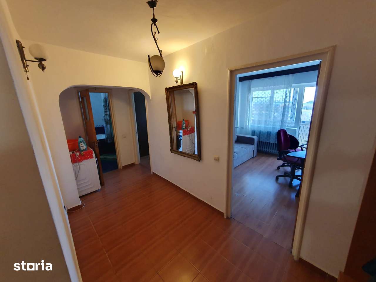 PROPRIETAR vand apartament decomandat 4 camere, 2 bai, 2 balcoane — fotografia 2