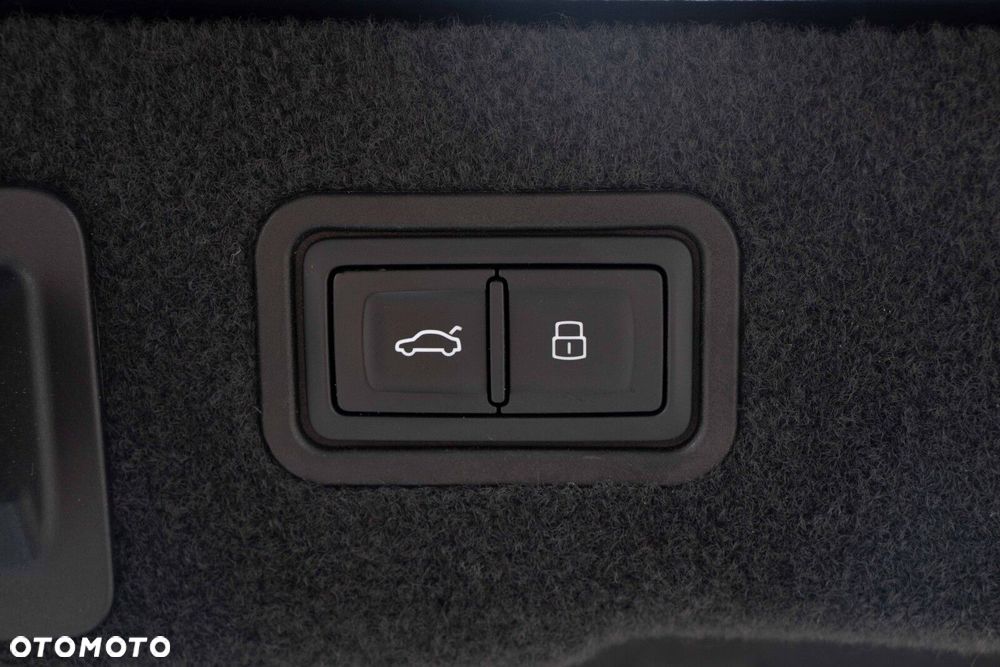 Audi A8 - 40