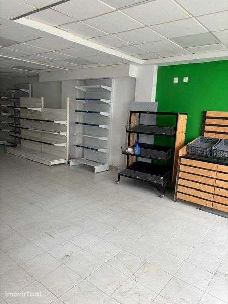 Arrenda-se loja em Mem Martins, junto á estação de comboios das Mercês - Grande imagem: 5/7