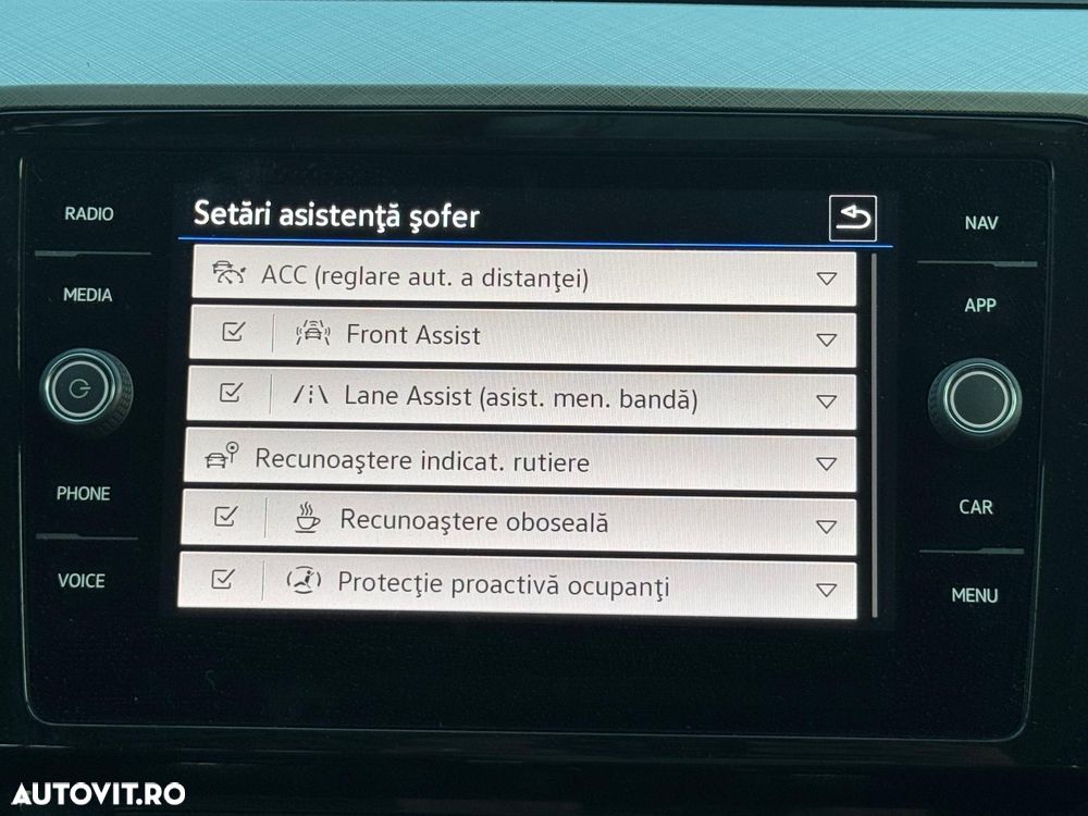 Volkswagen Passat 2.0 TDI SCR DSG Business - 25