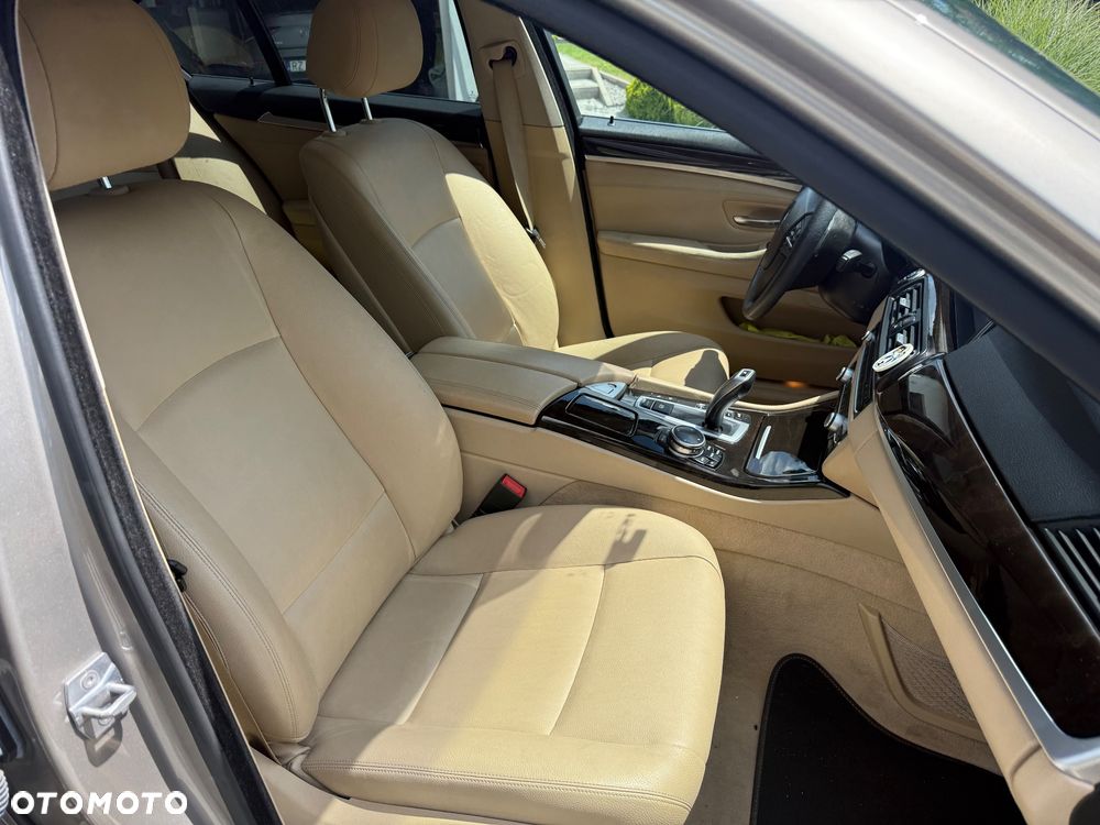 BMW Seria 5 528i xDrive Sport-Aut Luxury Line - 26