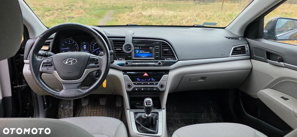 Hyundai Elantra - 8