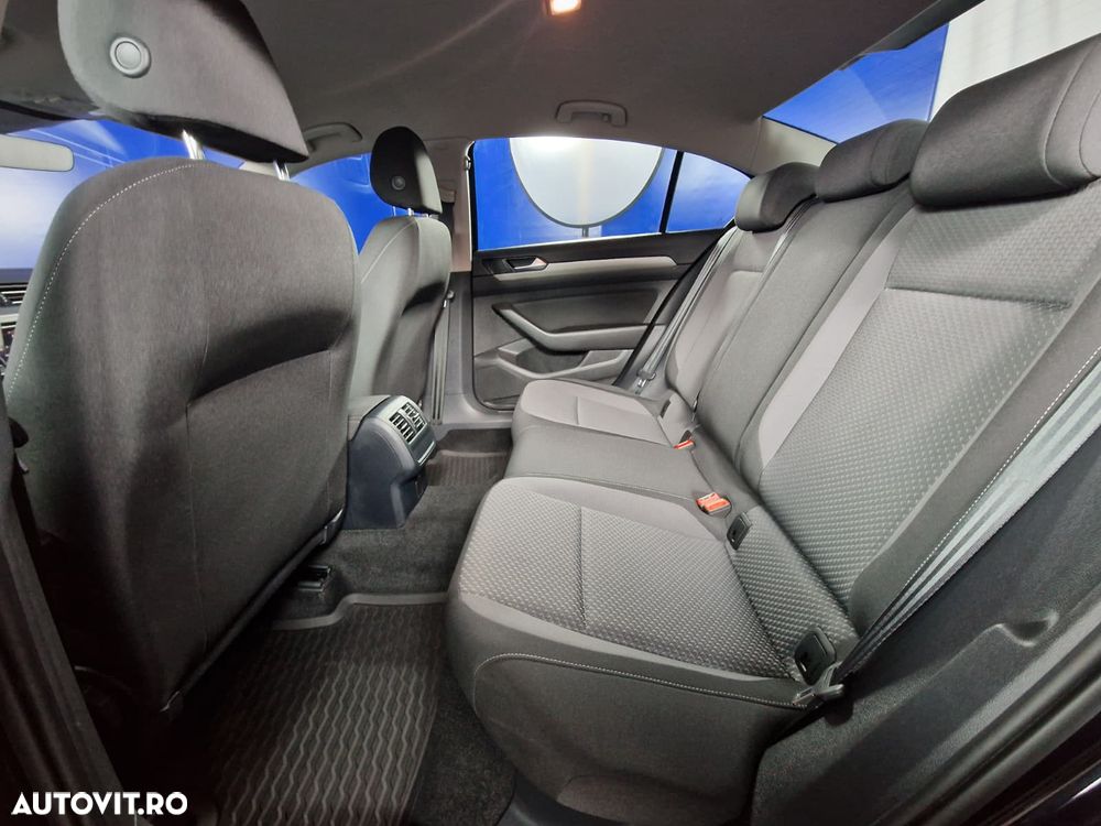 Volkswagen Passat 2.0 TDI DSG Trendline - 23