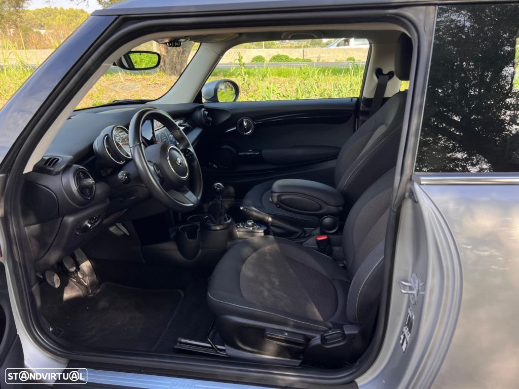 MINI 3 Portas Cooper Essential - 19