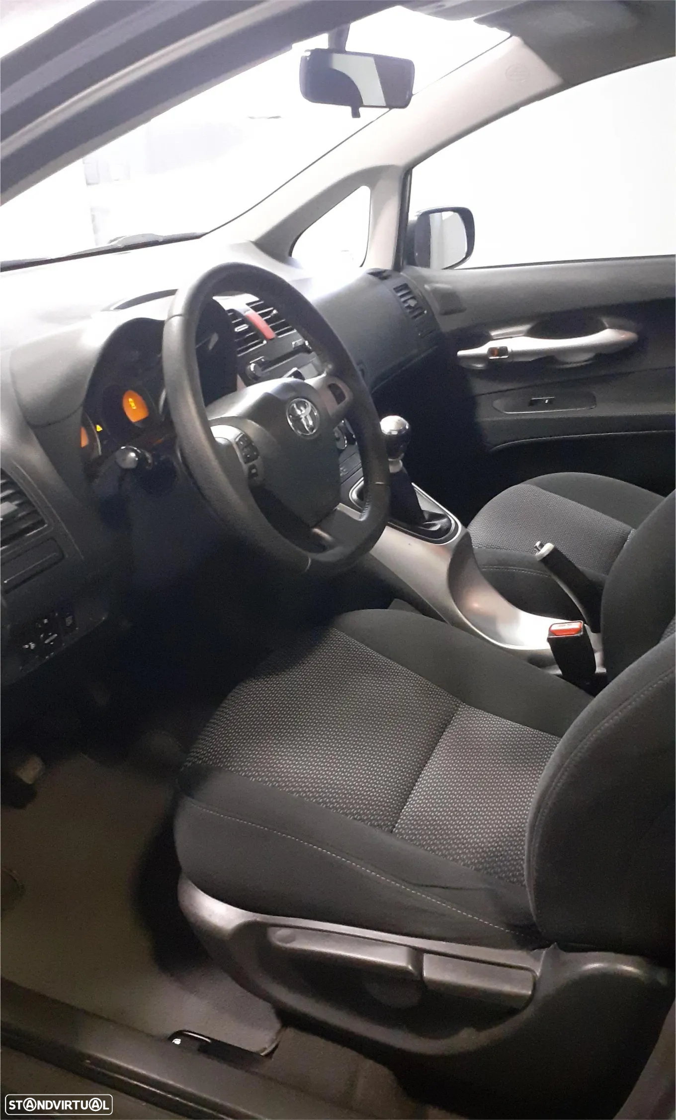 Toyota Auris 1.4 VVT-i AC - 2