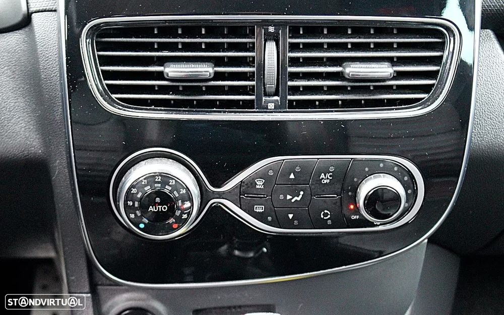 Renault Clio TCe 220 EDC R.S. Trophy - 15