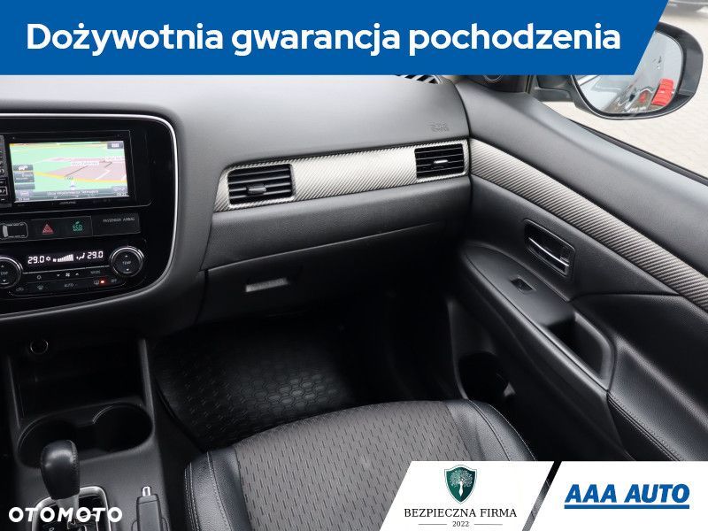 Mitsubishi Outlander - 10